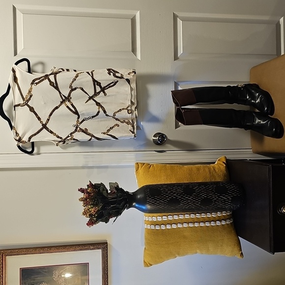 Chic Chain Print Sleeveless Top - Picture 3 of 10